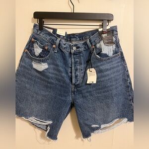 NWT Levis 501 90’s Women’s Mid Rise Shorts in Pedal Time Medium Wash